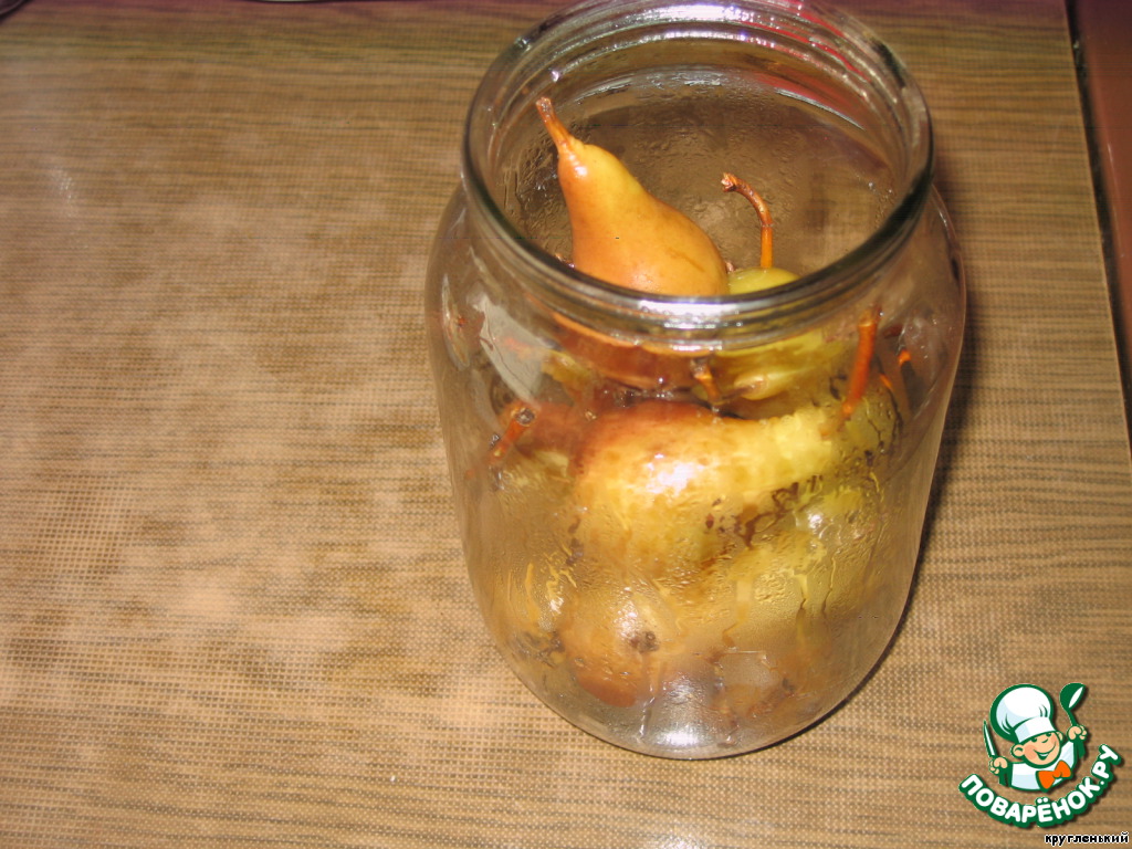 Pear, canned in wine