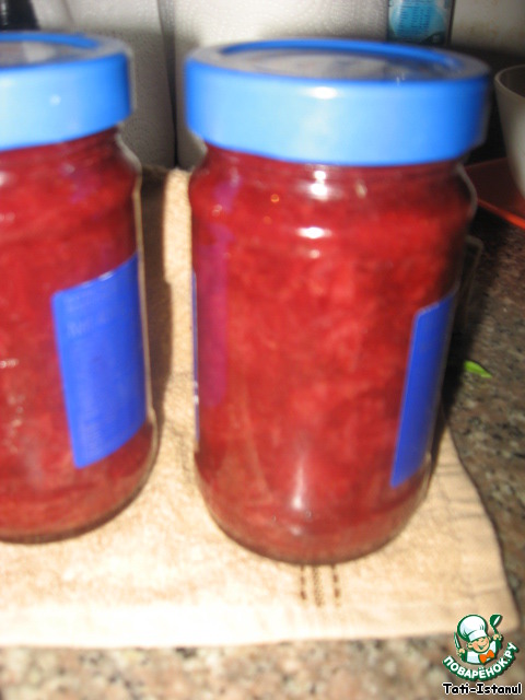 Strawberry jam with spicy bitterness