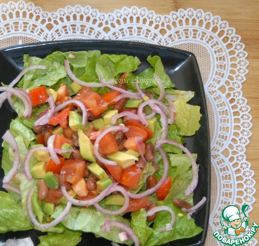 Salad with beans and tomatoes