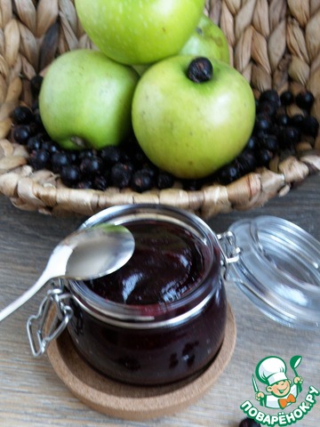 Jam of baked apples and currants