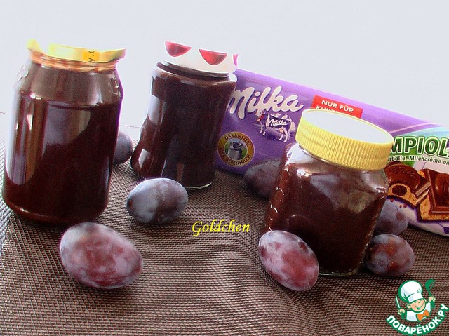 Plum marmalade with red wine and cinnamon