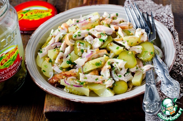 Potato salad with cucumbers and chicken