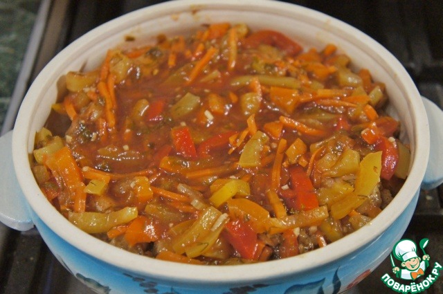 Pepper in tomato sauce with vegetables