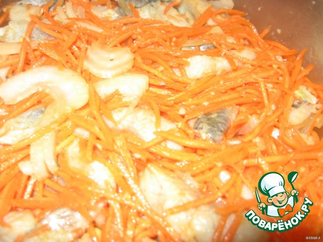 Домашняя селедка с овощами и кунжутом