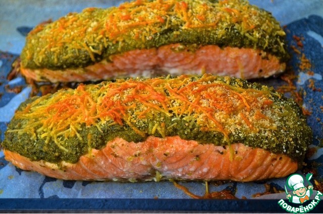 Salmon with a crispy crust of pesto and cheese