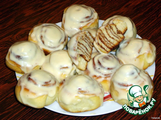 Cinnamon buns and Fudge