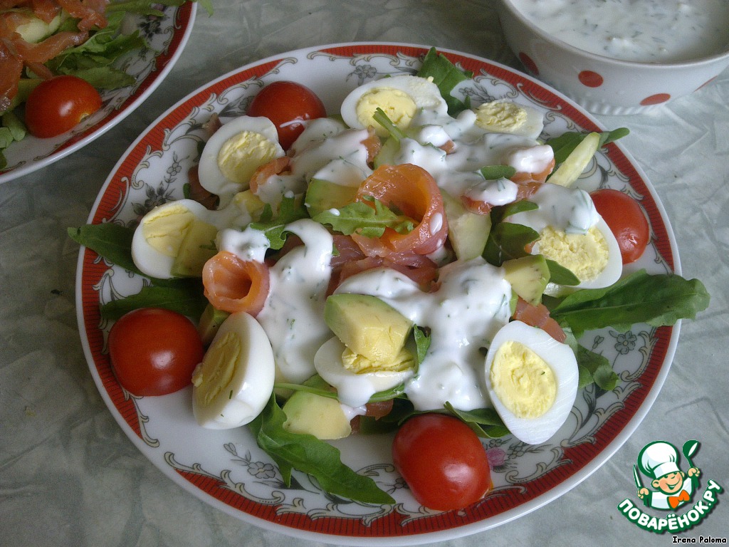 Salad with arugula, avocado and salmon