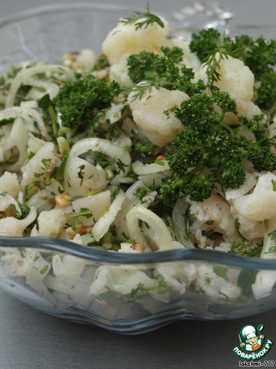 Cauliflower with walnuts, Georgian-style