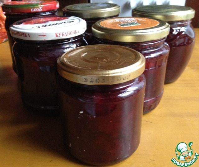 Cranberry jam with apples