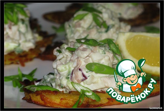 Calamari salad with chicken on a potato cloud