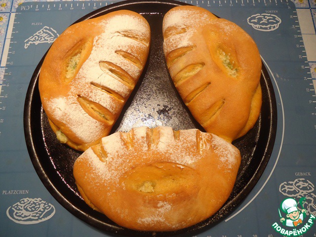 Tomato bread with garlic, cheese and herbs