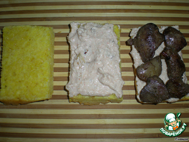 Cheese sandwiches with sauce and chicken liver