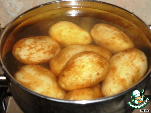 Cold sorrel soup with potatoes