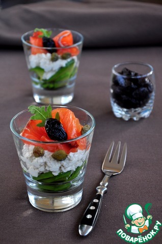 Salad-cocktail of salmon, avocado and cream cheese