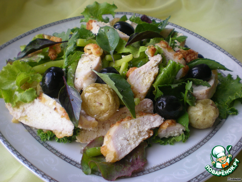 Warm salad of chicken and vegetables