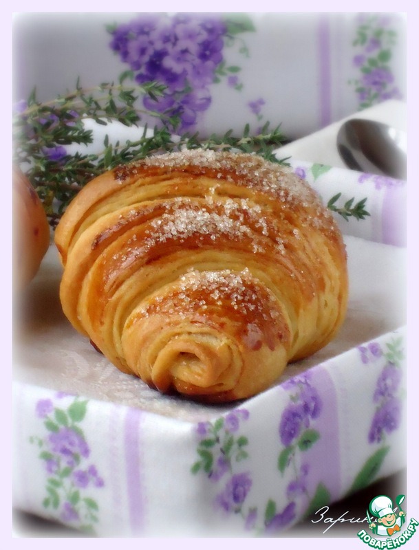 Flaky scones with jam and condensed milk