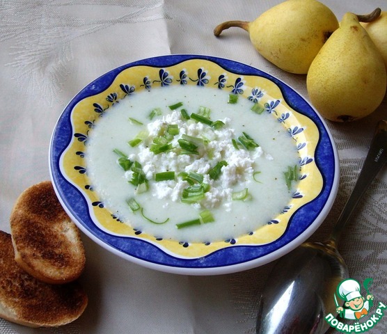 Cold cucumber cream soup with cottage cheese