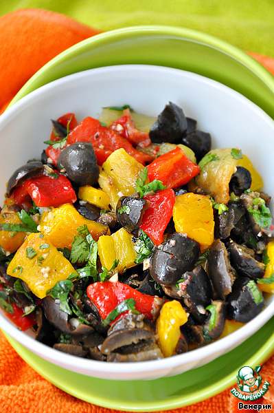 Salad with roasted peppers and olives