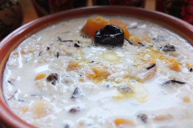 Milk soup with dried fruits
