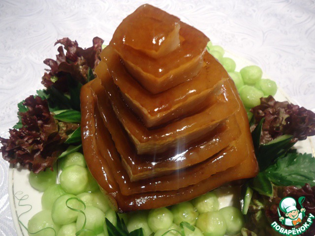 The pyramid of pork belly with rice and vegetables