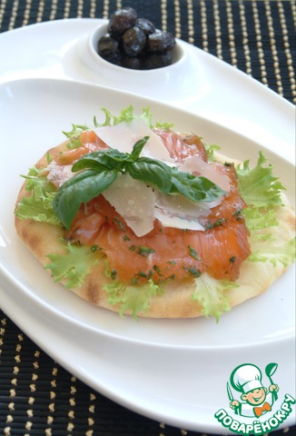 Marinated salmon on lavashnaya pellets