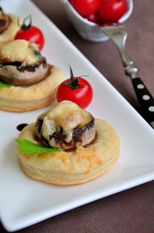 Appetizer of mushrooms baked on puff pastry