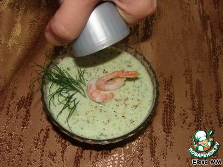 Cucumber soup with shrimp
