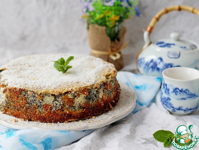 Cheese-Manne cake with poppy seeds