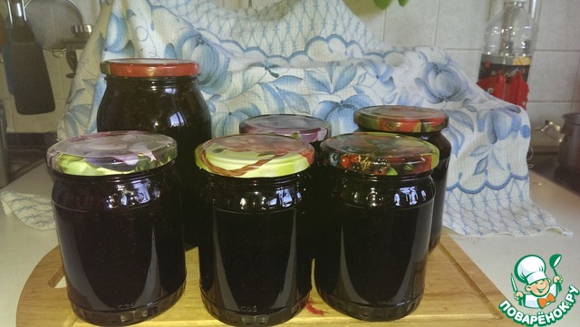 Mouth-watering jam currant 