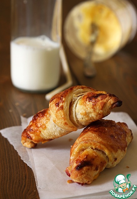 Croissants with jam and custard