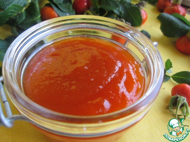 Puree and jam from rose hips