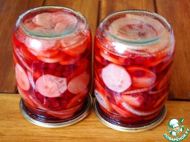 Pickled radish salad and onions