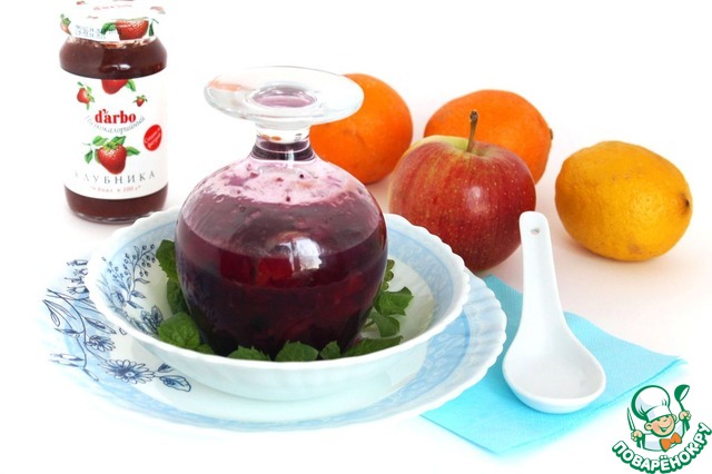 Fruit soup with mint and marmalade