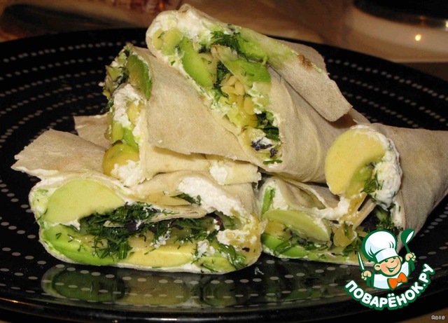 Roll with avocado in 5 minutes