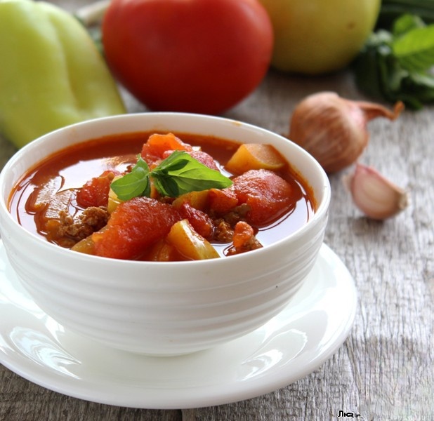 Oriental soup with minced meat