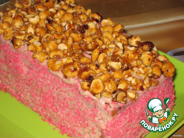 Cake strawberry-coconut glazed nuts