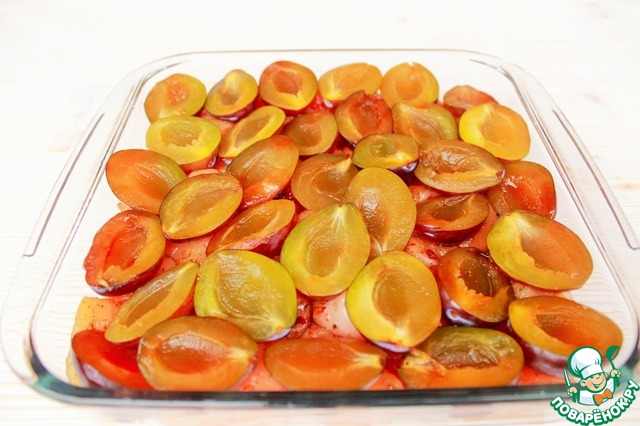 Chicken Breasts, baked with layers of plums