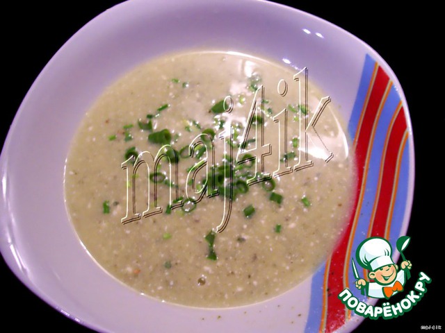 Cream soup of zucchini with cream cheese