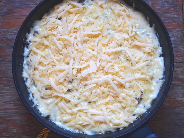 Mushroom julienne in the pan
