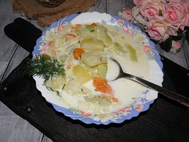 Milk soup with zucchini