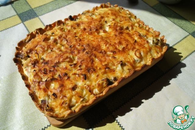 Quiche with mushrooms and meat