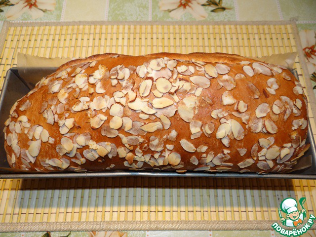 Sweet bread with a creamy layer