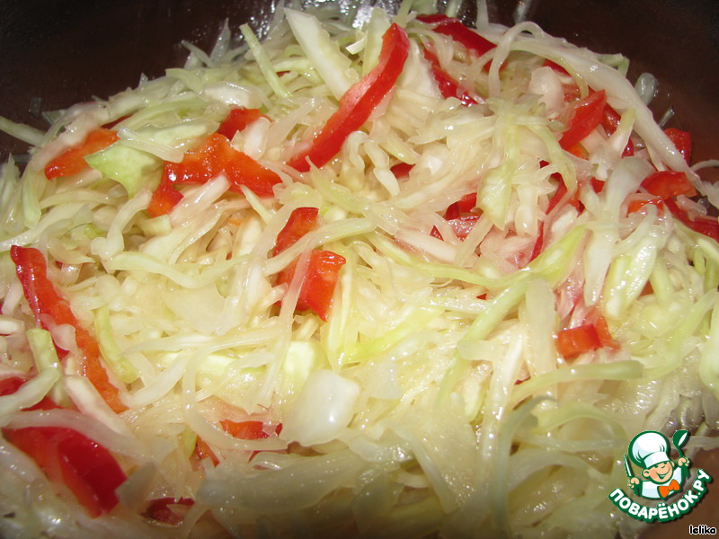 The coleslaw and sweet pepper