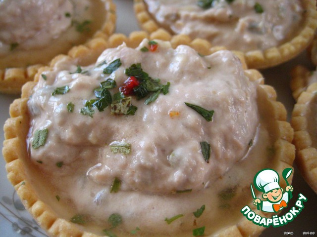 Mousse of tuna baskets