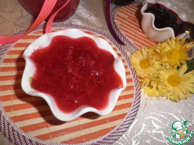 Berry mashed with sugar