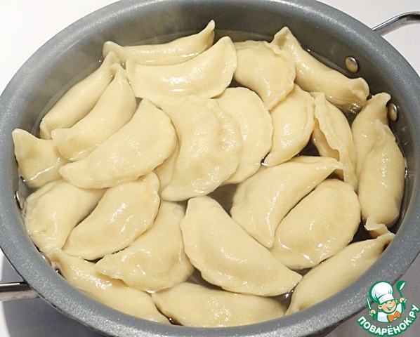 Dumplings with beans, potatoes and cheese