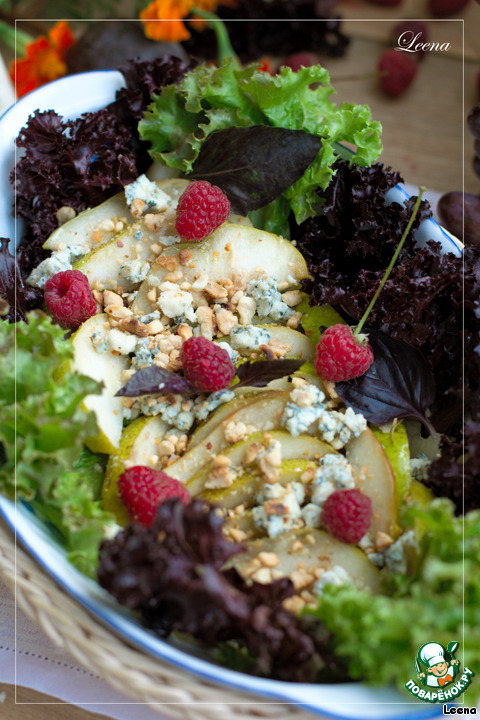 Pear salad with French blue cheese