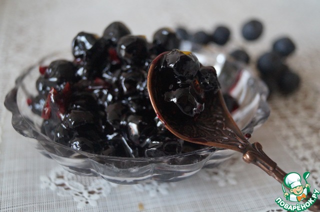 Jam of chokeberry in microwave