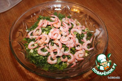 Green salad with shrimp