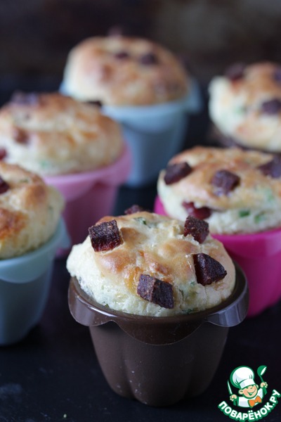 Muffins with egg and bacon